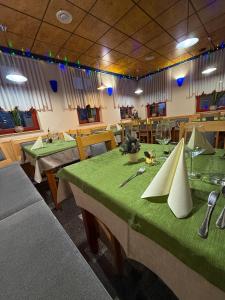 Restaurace v ubytování Guesthouse Jurcek + 22 fotografií