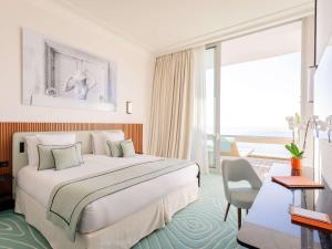 Cama ou camas em um quarto em Mondrian Cannes