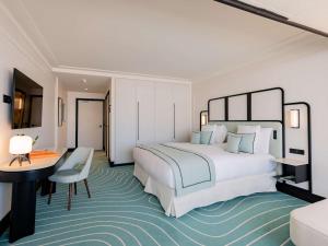 Cama ou camas em um quarto em Mondrian Cannes