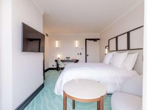 Cama ou camas em um quarto em Mondrian Cannes