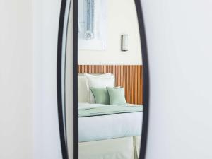 Cama ou camas em um quarto em Mondrian Cannes