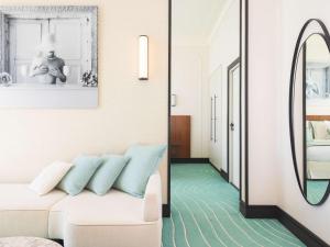 Cama ou camas em um quarto em Mondrian Cannes