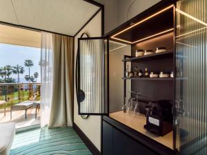 A cozinha ou cozinha compacta de Mondrian Cannes