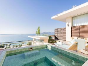a swimming pool with a view of the ocean at Mondrian Cannes in Cannes