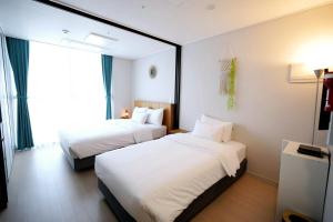 Postel nebo postele na pokoji v ubytování Wellstay hotel Incheon