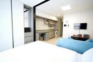 Kuchyň nebo kuchyňský kout v ubytování Wellstay hotel Incheon