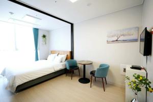 Postel nebo postele na pokoji v ubytování Wellstay hotel Incheon