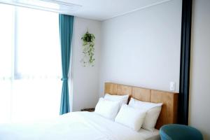 Postel nebo postele na pokoji v ubytování Wellstay hotel Incheon