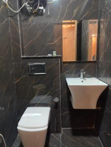 Koupelna v ubytování Hotel Nova Inn Near Delhi Airport