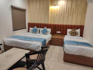 Postel nebo postele na pokoji v ubytování Hotel Nova Inn Near Delhi Airport