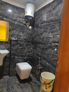 Koupelna v ubytování Hotel Nova Inn Near Delhi Airport