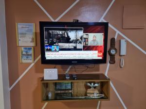 TV a/nebo společenská místnost v ubytování Sable d'or