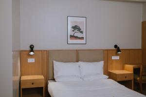 Postel nebo postele na pokoji v ubytování MidlandNest Kohima
