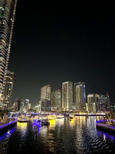 Nespecifikovaný výhled na destinaci Dubaj nebo výhled na město při pohledu z ubytování v soukromí