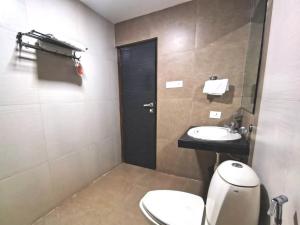 Baðherbergi á VITS Select Grand Inn, Ratnagiri