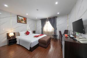 Postel nebo postele na pokoji v ubytování Hanoi Aria Central Hotel & Spa