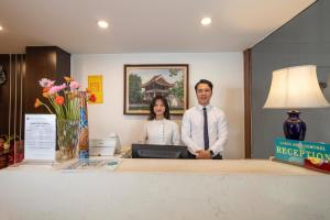 Členové personálu v ubytování Hanoi Aria Central Hotel & Spa