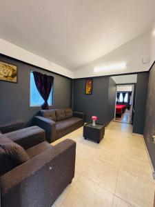 Posezení v ubytování Nakshatra Inn Kodaikanal Cottage