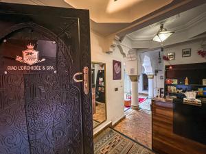Kuchyň nebo kuchyňský kout v ubytování Riad L'Orchidée Suites & Spa