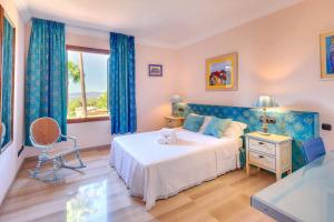 Postel nebo postele na pokoji v ubytování Villa Tierraseca Bunyola + 28 fotografií