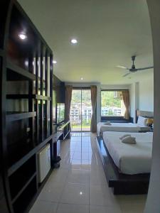Postel nebo postele na pokoji v ubytování SM Patong Resort