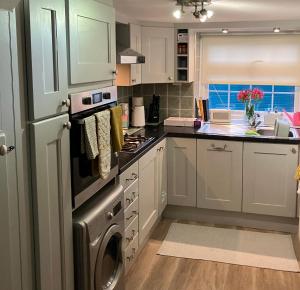 Gallery image of Elyvale Cottage in the heart of Rothbury in Rothbury +9 photos