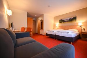 Postel nebo postele na pokoji v ubytování Hotel Sonnwendhof Engelberg