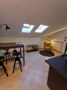 a living room with a table and chairs and skylights at La Casa degli Aceri Secolari - Affitti Brevi Italia in Coppito