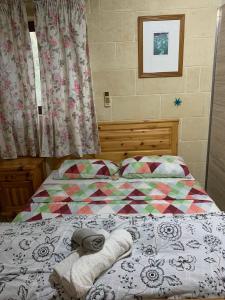 Rúm í herbergi á Sunny Gozo Getaway Pool & Easy Check-In
