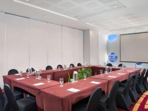 The business area and/or conference room at Ibis Styles Malang