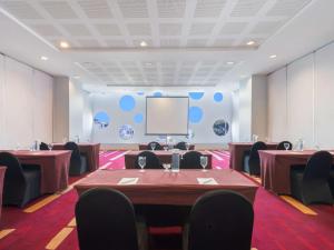 A seating area at Ibis Styles Malang