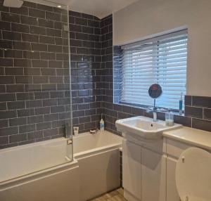 Ένα μπάνιο στο Cosy large double room