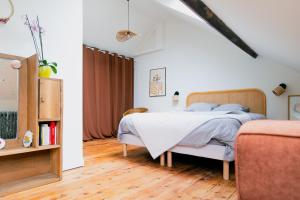 a bedroom with a bed and a chair in a room at Superbe maison quartier Gare Angers 4 personnes in Angers