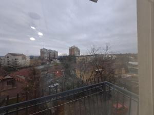 Nespecifikovaný výhled na destinaci Kruševac nebo výhled na město při pohledu z apartmánu