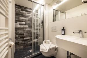 A bathroom at Schnitzl-Eck