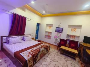 a bedroom with a bed and a television in it at Shivam Guest House in Jodhpur