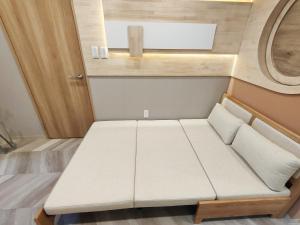 Гостиная зона в 26 新宿中心2卧室 超级商圈 交通枢纽 早稻田大学 东新宿车站8分钟 最大5人 Shinjuku center 8 mins to ST 5P Maxs 直达新宿 涉谷 表参道 品川 池袋 上野 代代木 银座 原宿