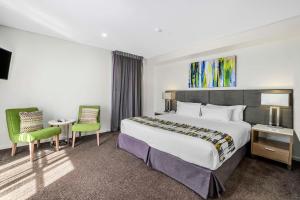 Postel nebo postele na pokoji v ubytování Metro Hotel Perth + 37 fotografií