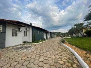 a cobblestone driveway in front of a house at Salinas House Hotel - Antigo Valley Hills Hotel in Salinas