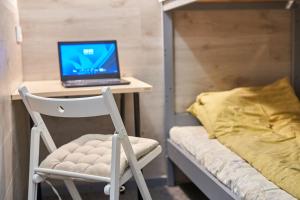 TV a/nebo společenská místnost v ubytování Tokyo Vibes - Private Sleeping Pods Hostel, Self check-in