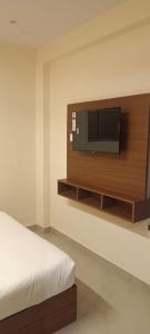 TV a/nebo společenská místnost v ubytování Hotel Le West Near Exhibition Center + 27 fotografií