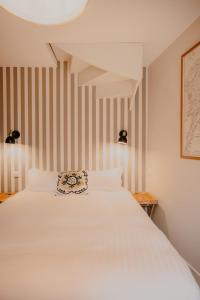 En eller flere senge i et værelse på Gîte de charme vue mer - bord de Rance proche St Malo Dinan