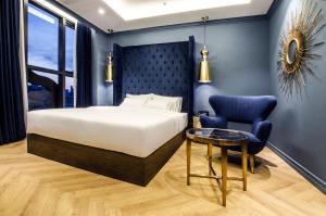 a bedroom with a bed and a chair and a table at Hotel The Designers Premier Seongsu and Konkuk Univ in Seoul