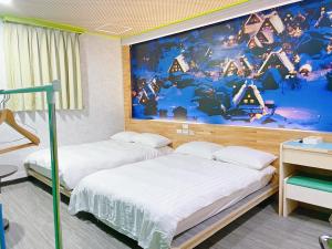 Ένα ή περισσότερα κρεβάτια σε δωμάτιο στο Clover house-自助式無人旅店