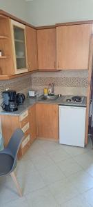 Η κουζίνα ή μικρή κουζίνα στο Stavros Marillia Apartment with porch