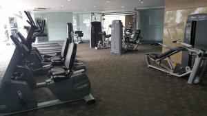Fitness centrum a/nebo fitness zařízení v ubytování Signature Apartment @ The Windsor