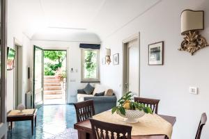 a living room with a table and a couch at AMORE RENTALS - Villa Pittoresca in Ravello
