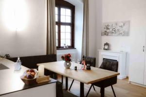 Posezení v ubytování Luxurious Castle Retreat in Austria Little Versailles with Nearby Spas