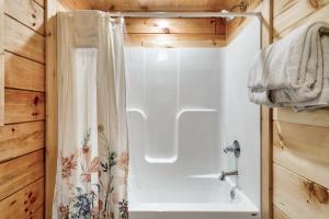 Phòng tắm tại Happy Bear Lodge +50 ảnh
