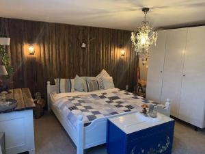 a bedroom with a bed and a chandelier and a room at Apartment Hearzzeit in Herzberg am Harz